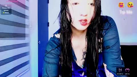 Snapshot of victoria_smile_ chatting on 04.23.26 Victoria online show from 04.23.26