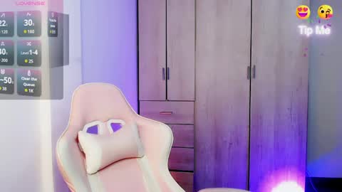 Snapshot of victoria_smile_ chatting on 05.30.26 Victoria online show from 05.30.26
