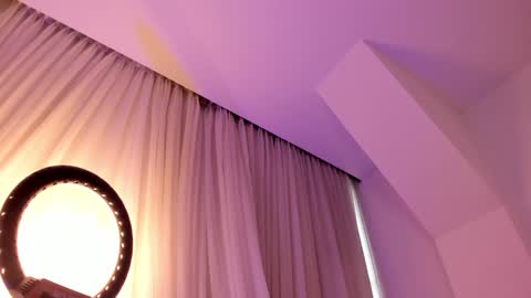 victoria  online show from 02.01.25