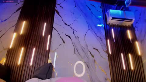 Victoria  online show from 11.14.25