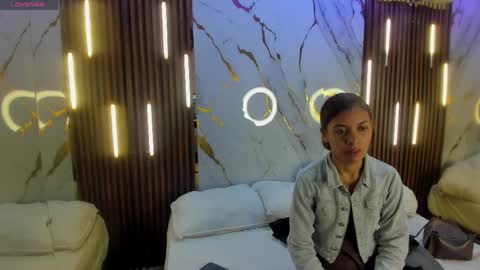 Snapshot of victoriaduarte chatting on 04.26.26 Victoria online show from 04.26.26