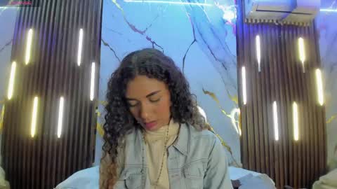 Snapshot of victoriaduarte chatting on 04.27.26 Victoria online show from 04.27.26