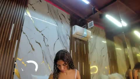 Snapshot of victoriaduarte chatting on 05.20.26 Victoria online show from 05.20.26