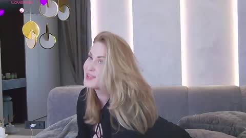 Snapshot of victoriafalls chatting on 02.19.25 Miss V online show from 02.19.25