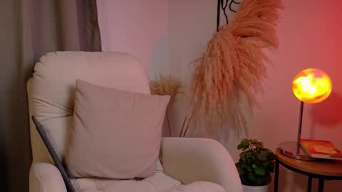 Snapshot of victorianova chatting on 02.26.26 VictoriaNova online show from 02.26.26
