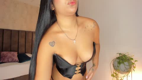 Maria Victoria online show from 01.18.25