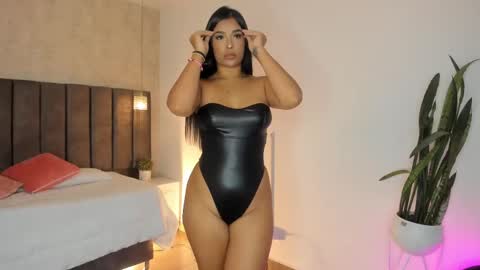 Maria Victoria online show from 02.22.25