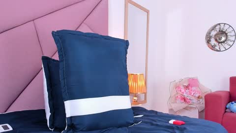 Snapshot of victoriaross1 chatting on 01.10.25 VictoriaRoss online show from 01.10.25