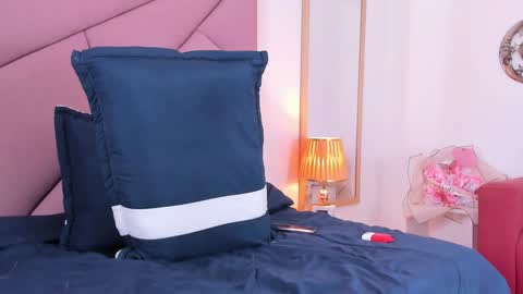 Snapshot of victoriaross1 chatting on 01.10.25 VictoriaRoss online show from 01.10.25