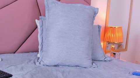 Snapshot of victoriaross1 chatting on 01.19.25 VictoriaRoss online show from 01.19.25