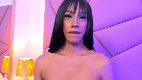 Snapshot of victoriaross1 chatting on 02.17.25 VictoriaRoss online show from 02.17.25