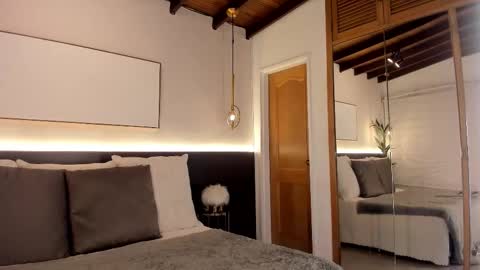 Victoria Shelby  online show from 10.01.25