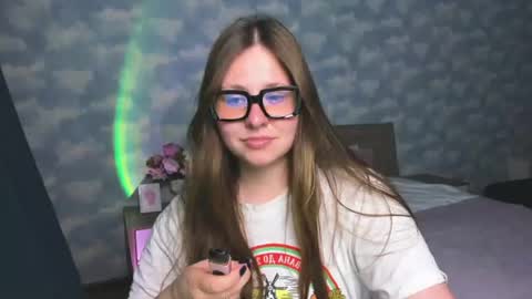 Snapshot of victoriassecrets_ chatting on 07.04.26 victoriassecrets_ online show from 07.04.26