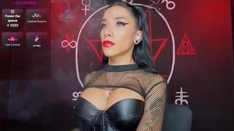 Victoria Vampire online show from 11.22.25