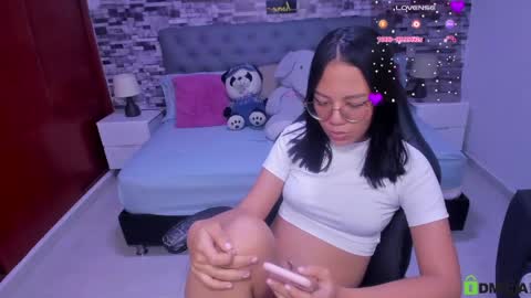 Snapshot of viiolet__moon chatting on 04.30.26 Violet online show from 04.30.26