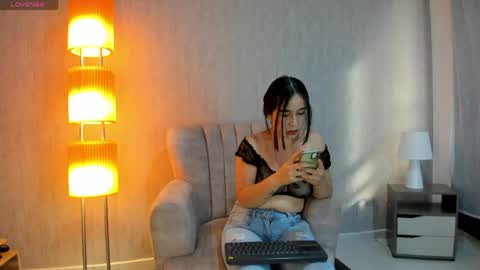 Snapshot of viiolet_collins chatting on 05.19.26 VIOLET online show from 05.19.26