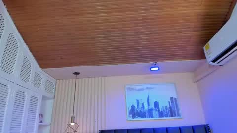 Viiolett online show from 12.22.25