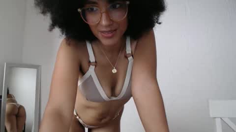 Snapshot of viiolettaaa chatting on 05.13.26 viiolettaaa online show from 05.13.26
