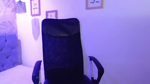 Snapshot of viiolleta chatting on 01.11.25 viioleta online show from 01.11.25