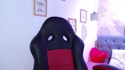 Snapshot of viiolleta chatting on 02.15.25 viioleta online show from 02.15.25