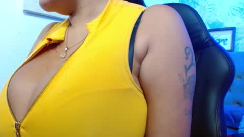 Snapshot of viiolleta chatting on 10.16.25 viioleta online show from 10.16.25