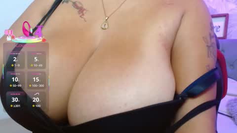 Snapshot of viiolleta chatting on 10.28.25 viioleta online show from 10.28.25