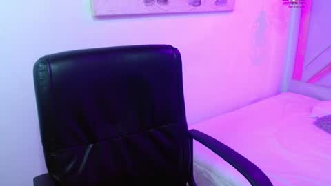 Snapshot of viiolleta chatting on 04.25.26 viioleta online show from 04.25.26