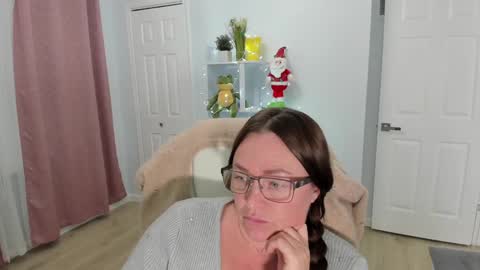 Snapshot of vika7333 chatting on 12.13.24 Ukrainian-woman online show from 12.13.24