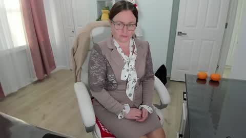 Snapshot of vika7333 chatting on 12.27.24 Ukrainian-woman online show from 12.27.24