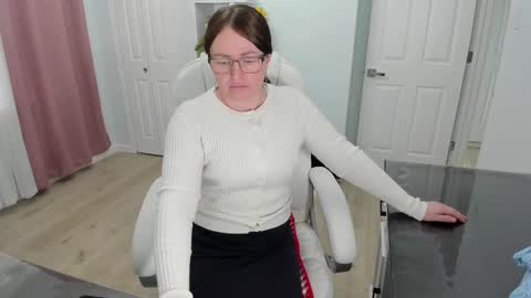 Snapshot of vika7333 chatting on 02.20.25 Ukrainian-woman online show from 02.20.25