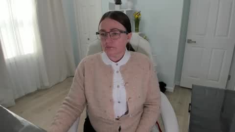 Snapshot of vika7333 chatting on 03.10.25 Ukrainian-woman online show from 03.10.25