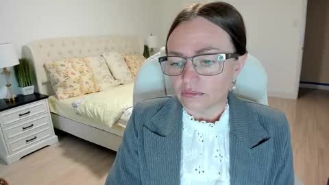 Snapshot of vika7333 chatting on 09.24.25 Ukrainian-woman online show from 09.24.25