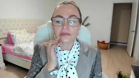 Snapshot of vika7333 chatting on 09.26.25 Ukrainian-woman online show from 09.26.25