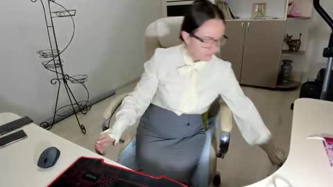 Snapshot of vika7333 chatting on 11.15.25 Ukrainian-woman online show from 11.15.25