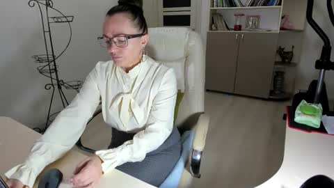 Snapshot of vika7333 chatting on 11.17.25 Ukrainian-woman online show from 11.17.25