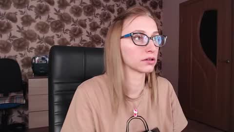 Snapshot of vikaericka chatting on 01.13.25 Vika online show from 01.13.25