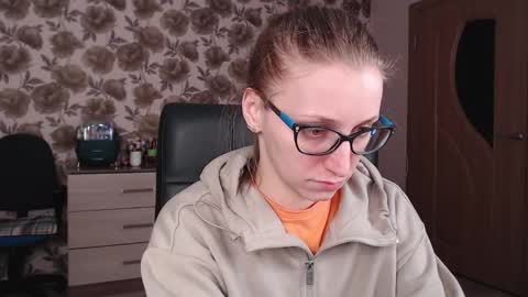 Snapshot of vikaericka chatting on 01.26.25 Vika online show from 01.26.25