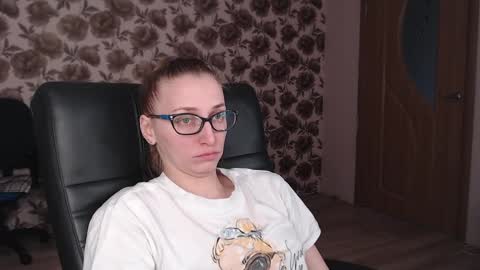 Snapshot of vikaericka chatting on 02.04.25 Vika online show from 02.04.25