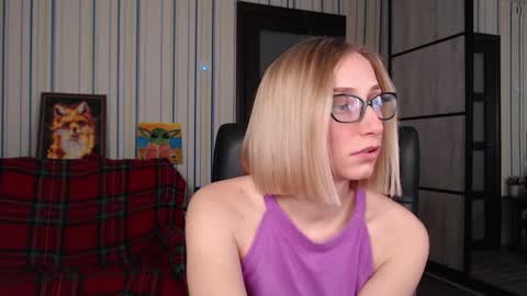 Snapshot of vikaericka chatting on 11.15.25 Vika online show from 11.15.25