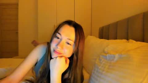 Snapshot of vikawels chatting on 04.19.26 Vika online show from 04.19.26