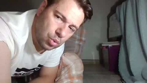 Snapshot of vikbika2 chatting on 10.18.25 Tom reunz online show from 10.18.25