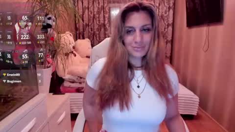 Snapshot of vikilove_ chatting on 07.25.26 Victoria online show from 07.25.26
