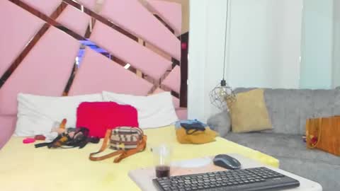 vikiTomson online show from 02.12.25