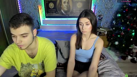 Snapshot of vikki_and_george chatting on 01.12.25 vikki and george online show from 01.12.25