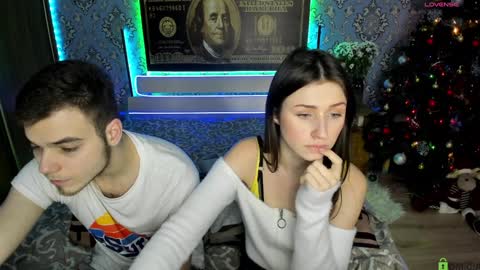 Snapshot of vikki_and_george chatting on 01.23.25 vikki and george online show from 01.23.25