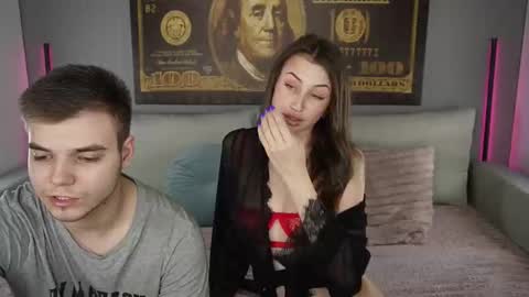 Snapshot of vikki_and_george chatting on 09.12.25 vikki and george online show from 09.12.25