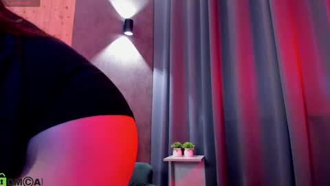 Snapshot of vikki_bunny chatting on 05.19.26 Vikki online show from 05.19.26