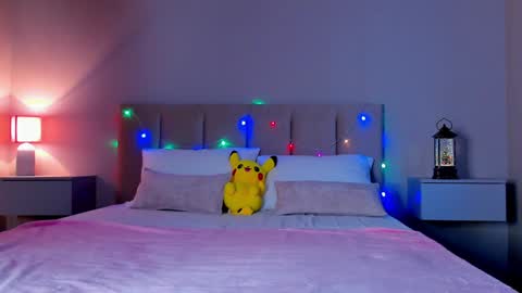 Snapshot of vikkilustfull chatting on 12.18.24 VIKKI online show from 12.18.24