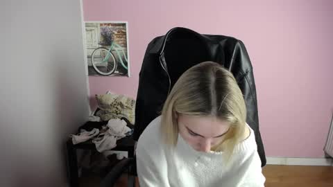 Snapshot of viktoria_lovely chatting on 04.22.26 viktoria_lovely online show from 04.22.26