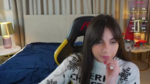 Snapshot of viktoria_storm chatting on 01.07.25 Alisa online show from 01.07.25